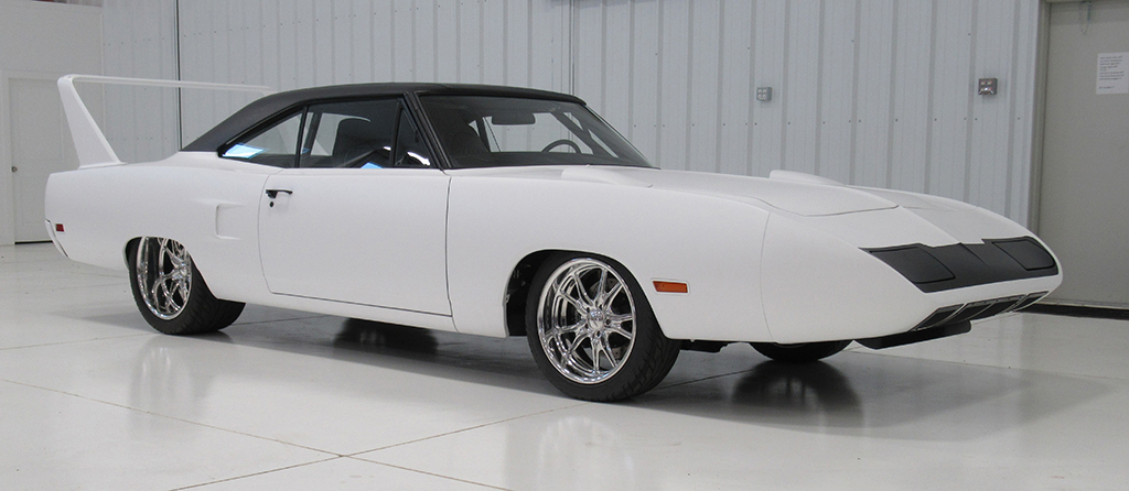 Lot 1430 - 1970 Plymouth Road Runner Superbird Re-creation_Front_3-4