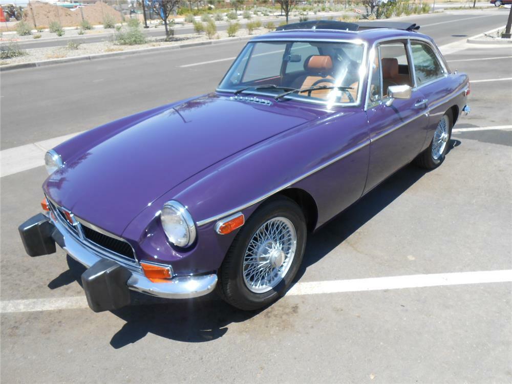 1974 MGB - Front 3/4 - 181749