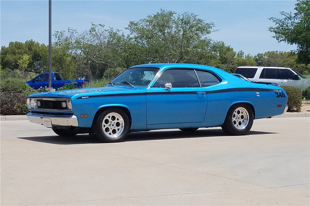 1970 PLYMOUTH DUSTER  - Front 3/4 - 208074
