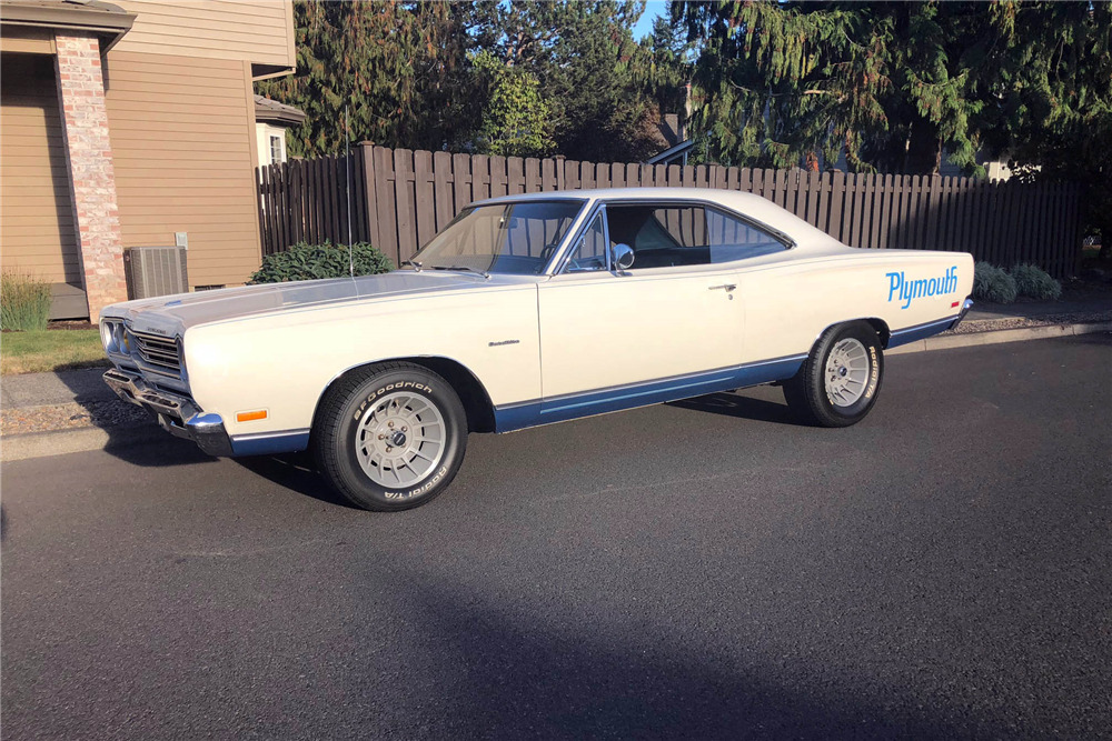 1969 PLYMOUTH SATELLITE - Front 3/4 - 224074