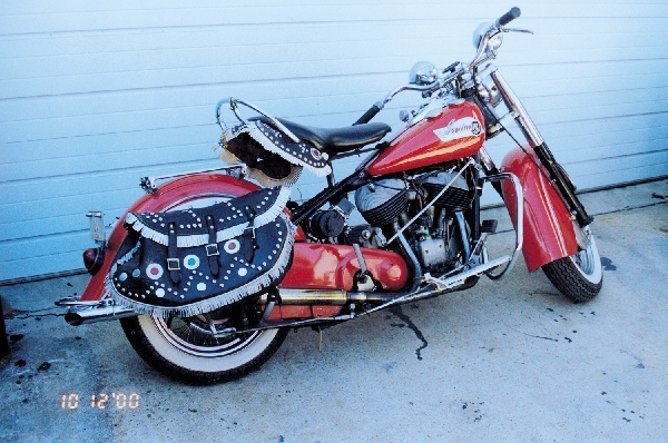 1952 INDIAN CHIEF MOTORCYCLE - Front 3/4 - 22536