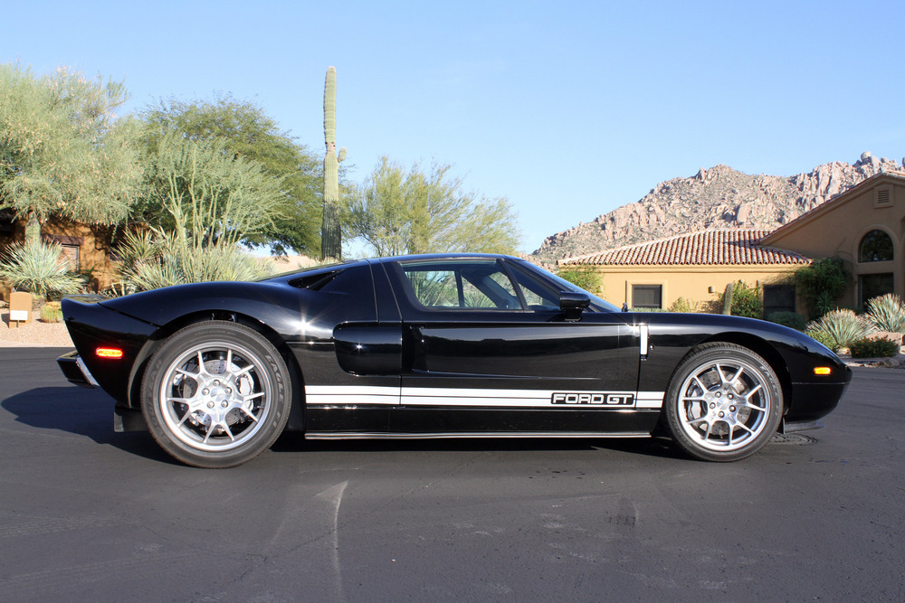 2005 FORD GT - Side Profile - 236196