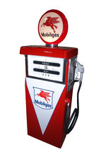 LATE 1950S-EARLY-60S MOBIL OIL AO SMITH GAS PUMP - Front 3/4 - 254147