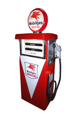 LATE 1950S-EARLY-60S MOBIL OIL AO SMITH GAS PUMP - Front 3/4 - 254153