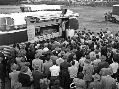 1940 GM Futurliner; PARADE OF PROGRESS