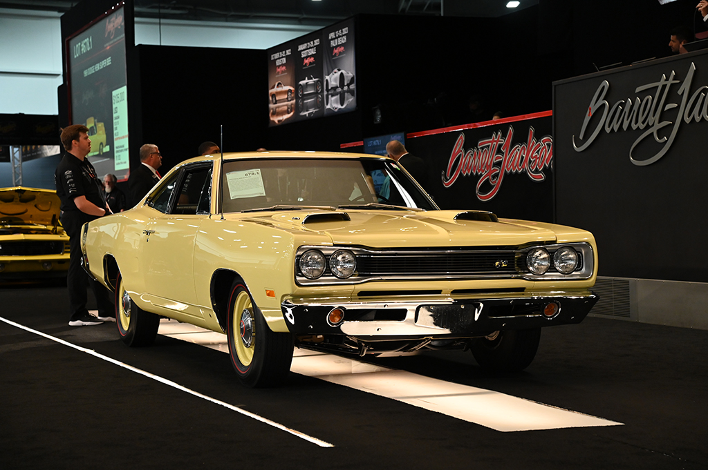 678.1-1969 DODGE HEMI SUPER BEE - 165,000