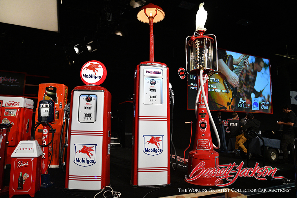 Lot #9390 - 1920s FRY "MAE WEST" VISIBLE GAS PUMP (RIGHT) - $36,800