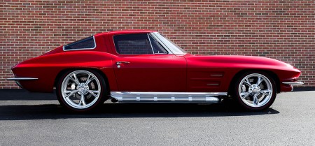 Lot #733 - 1963 CHEVROLET CORVETTE SPLIT-WINDOW CUSTOM COUPE_side