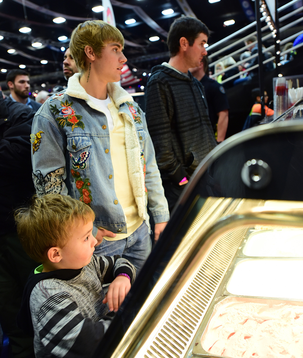 Bieber ran into his friend Bubba Watson and enjoy some ice cream with the two-time Masters champ's son.