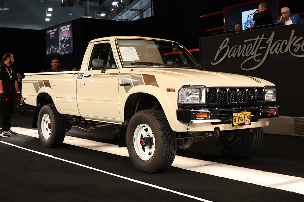 383_1983 TOYOTA SR5 PICKUP