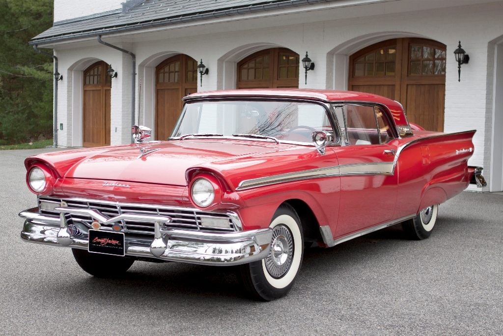 This 1957 Ford Skyliner F-Code with its retractable roof heading for Palm Beach is still a marvel of engineering to this day.