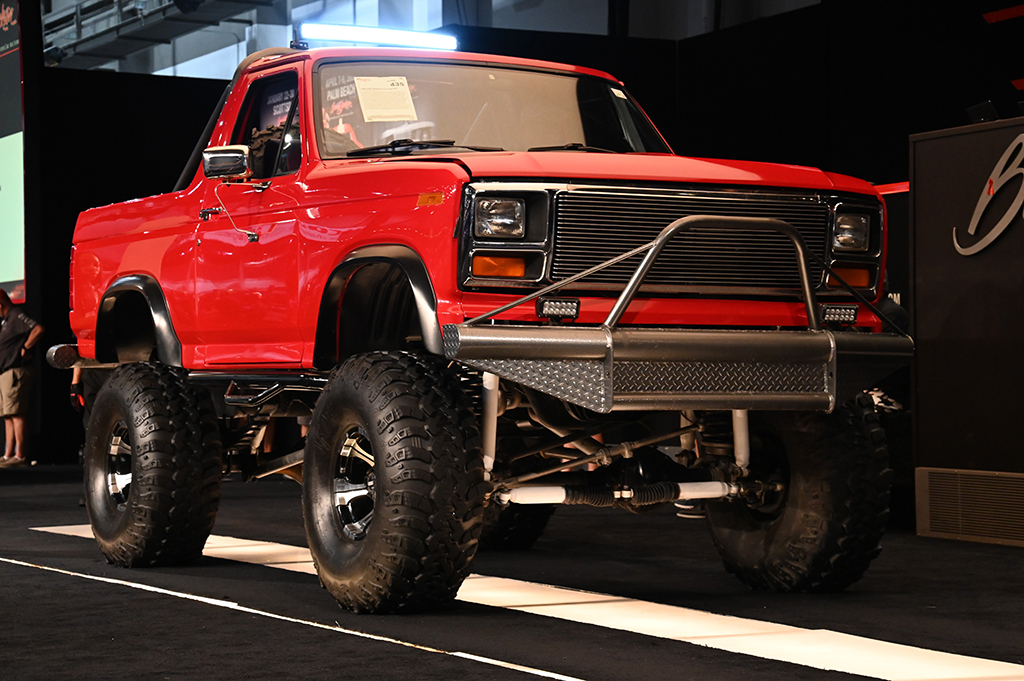 #9 (TIE) - LOT #435 - 1986 FORD BRONCO CUSTOM SUV - $60,500 - NEW RECORD SALE AT AUCTION