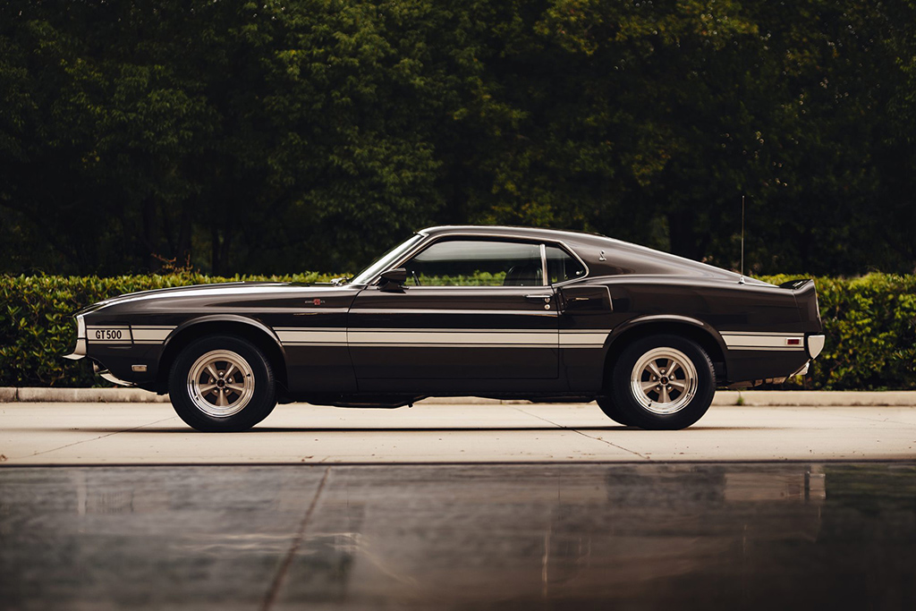 Lot #689 ‒ 1969 Shelby GT500_side