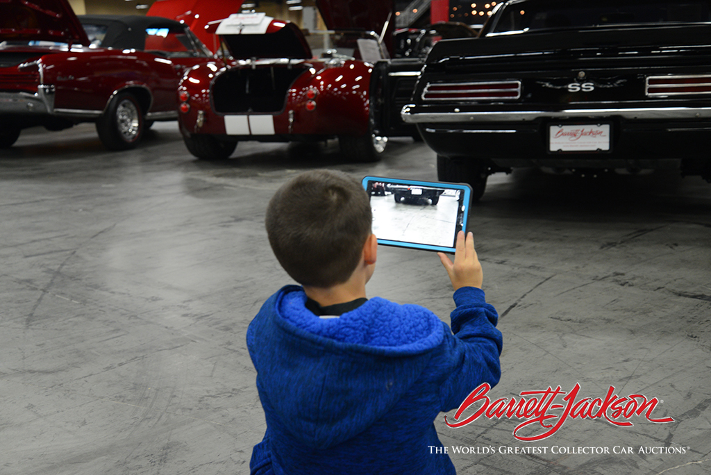 cute-shot-kid-with-ipad