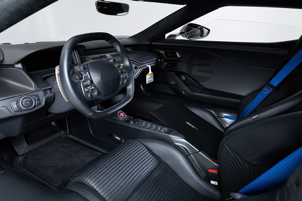 LV19-2017 Ford GT '66 Heritage Edition-interior