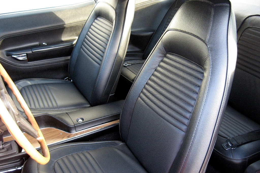 70Cuda_Interior