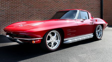 Lot #733 - 1963 CHEVROLET CORVETTE SPLIT-WINDOW CUSTOM COUPE_front_3-4