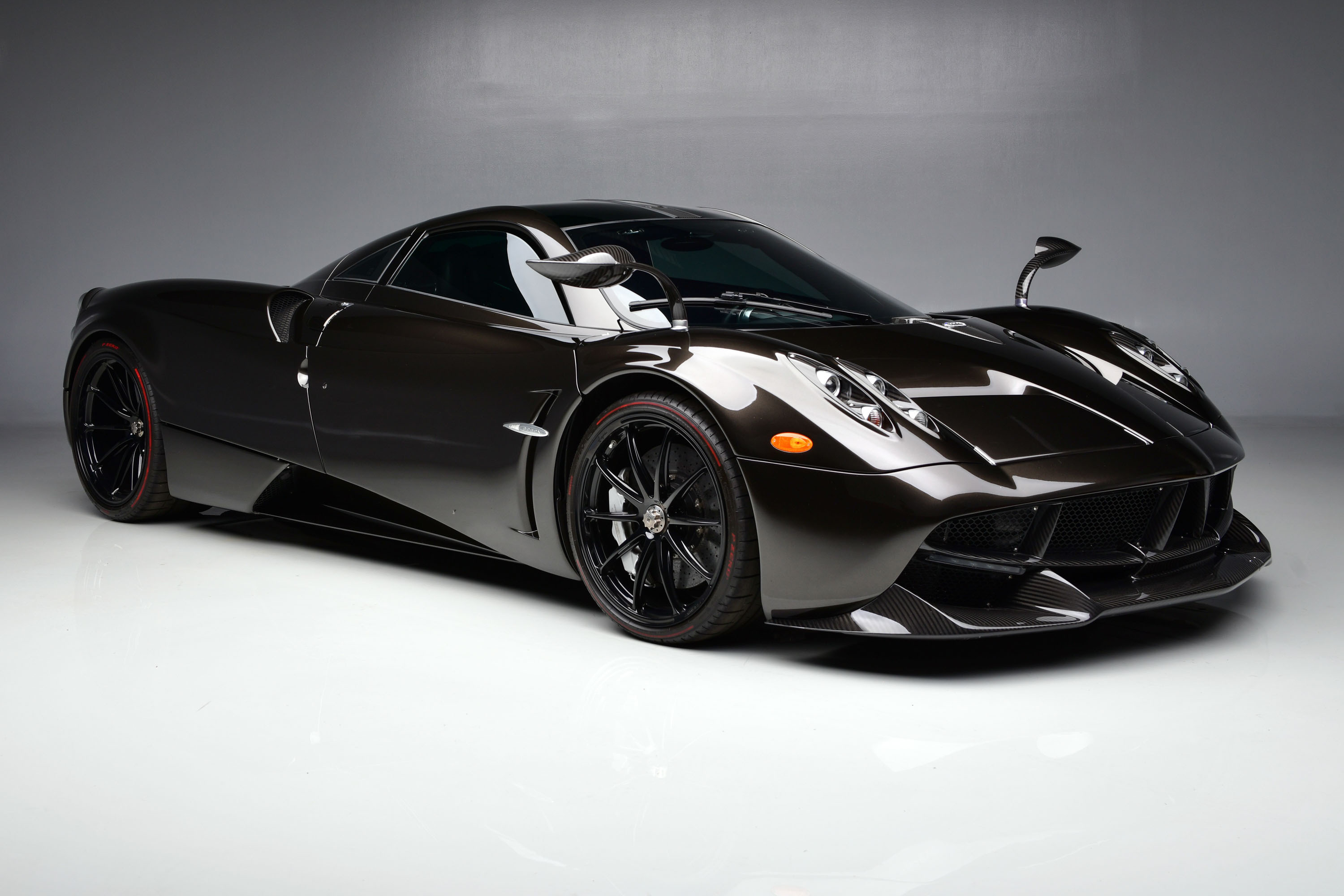 2014 PAGANI HUAYRA_Front_3-4