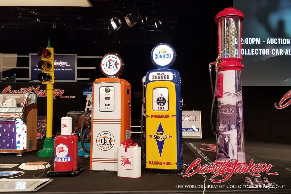 LOT #8262 - 1920S BOYLE-DAYTON VISIBLE GAS PUMP IN SHELL REGALIA (RIGHT) - $10,580