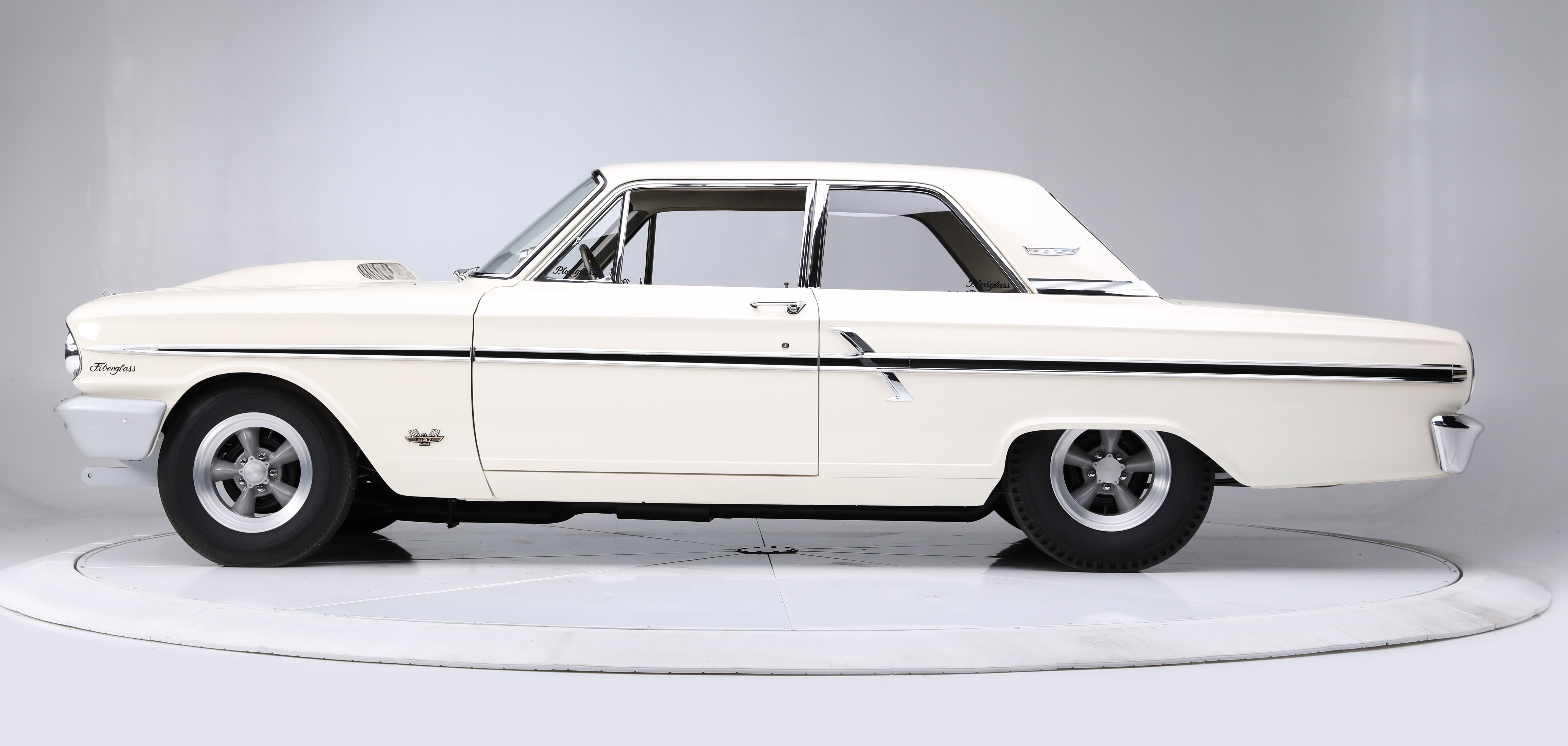 SD20 - Lot 1364 - 1964 Ford Fairlane Thunderbolt_side