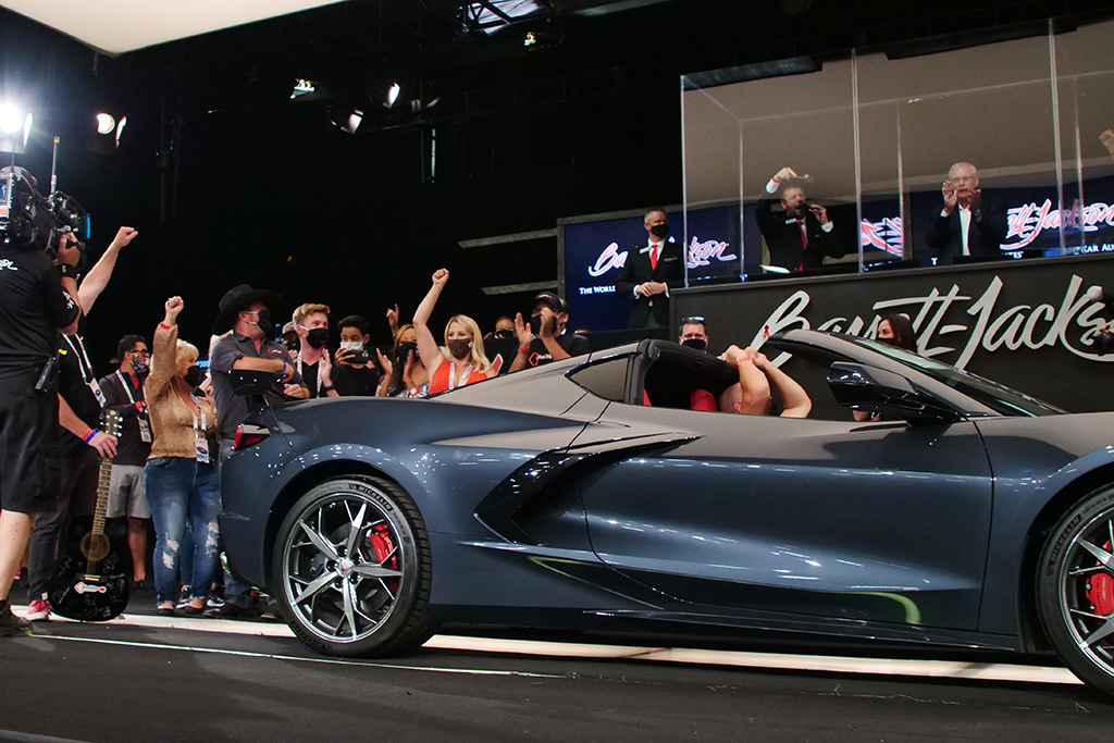 Cheers erupted on the block as a 2020 Chevrolet Corvette sold for $370,000 to benefit the HeartStrings Foundation.