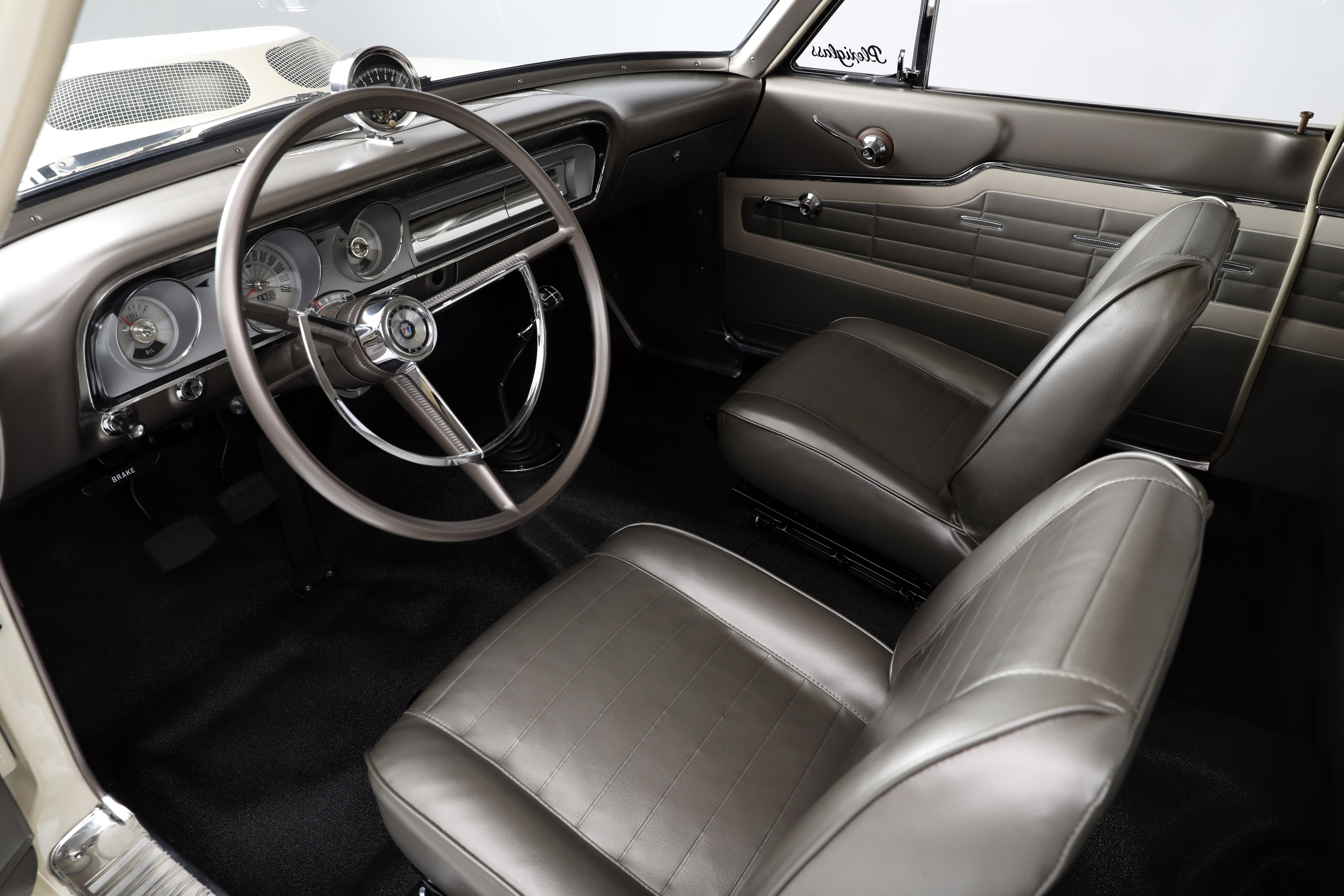 SD20 - Lot 1364 - 1964 Ford Fairlane Thunderbolt_interior