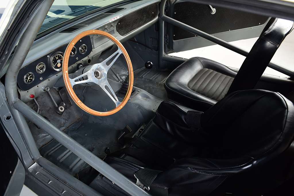 1965 Shelby GT350R_interior