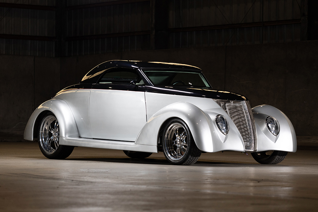 Lot 444 - 1937 Ford Custom Convertible