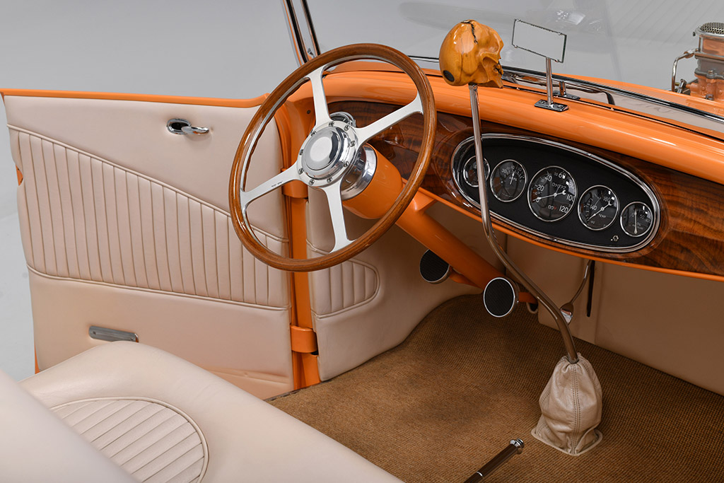 Lot 1332 - 1933 FORD CUSTOM ROADSTER HULA GIRL_interior