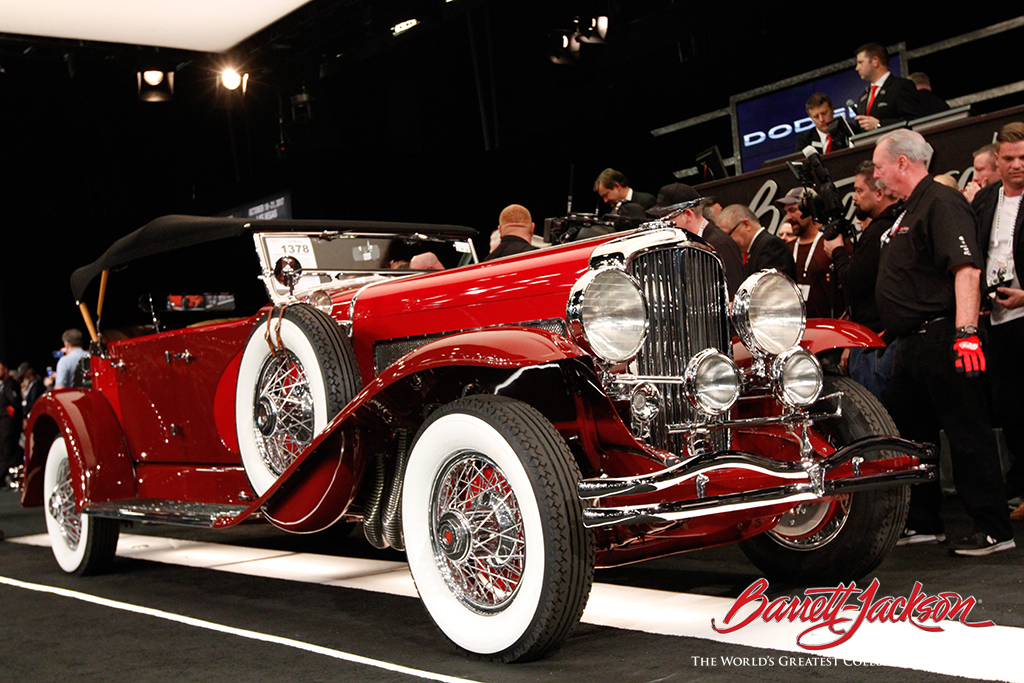 This 1930 Duesenberg J Dual-Cowl Phaeton (Lot #1378) sold for $880,000.