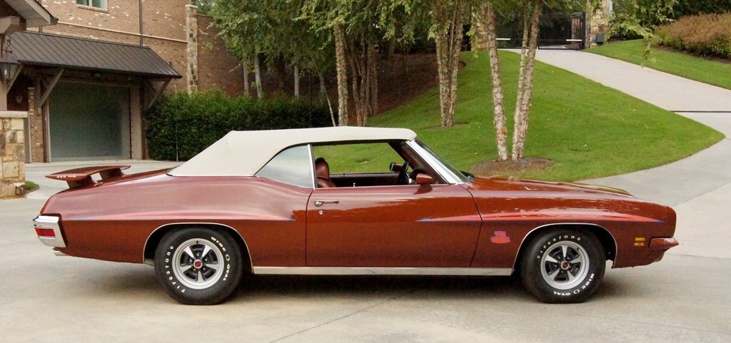 This rare and stunning 1971 Pontiac GTO Judge Convertible will undoubtedly attract a lot of attention when it roars onto the block at the 45th Anniversary Barrett-Jackson Scottsdale Auction in January.