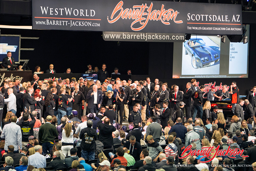 Hollywood legend Burt Reynolds came to the Barrett-Jackson Scottsdale stage for the second year in a row.