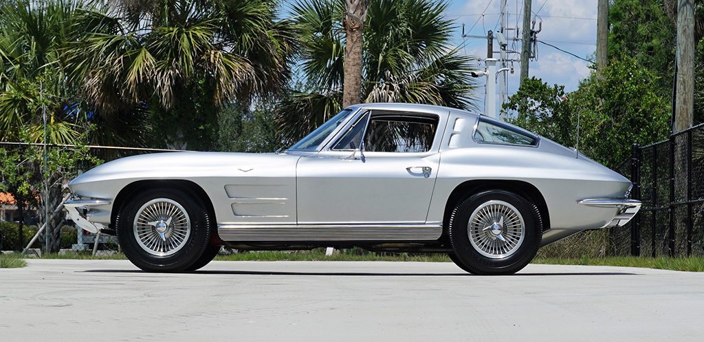 1963 Chevrolet Corvette 327-340 SPLIT-WINDOW COUPE_side