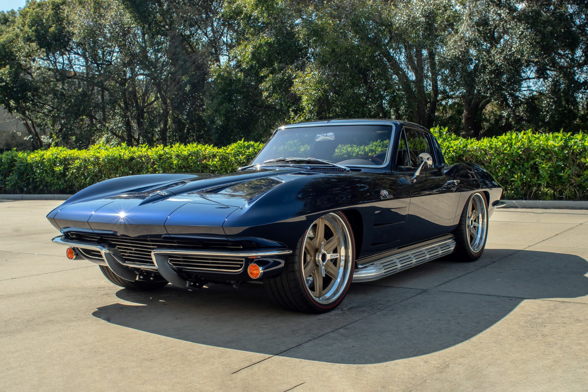 Equipped with a Roadster Shop narrowed Fast Track chassis and powered by a GM Performacne LT1 direct-injected engine, this 1964 Chevrolet Corvette Custom Coupe (Lot #734) produces 460hp and 465 ft/lbs of torque.