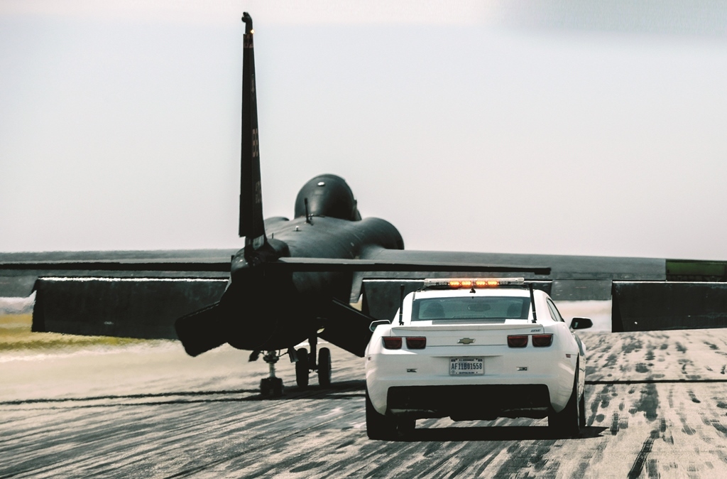 U.S. Air Force Maj. Jack, U-2 Dragon Lady instructor pilot assigned to the 9th Reconnaissance Wing, as he hits nearly 100 mph in a chase car behind a U-2 Dragon Lady aircraft. (Photo by U.S. Air Force Staff Sgt. Kenny Holston)