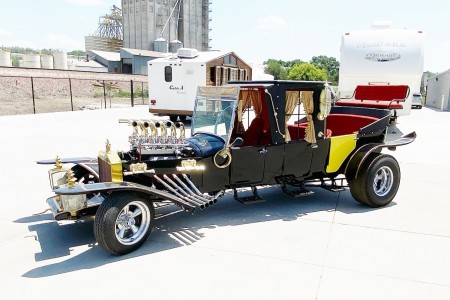 Lot #1100 - 1930 Pontiac "Munster Koach" Re-Creation