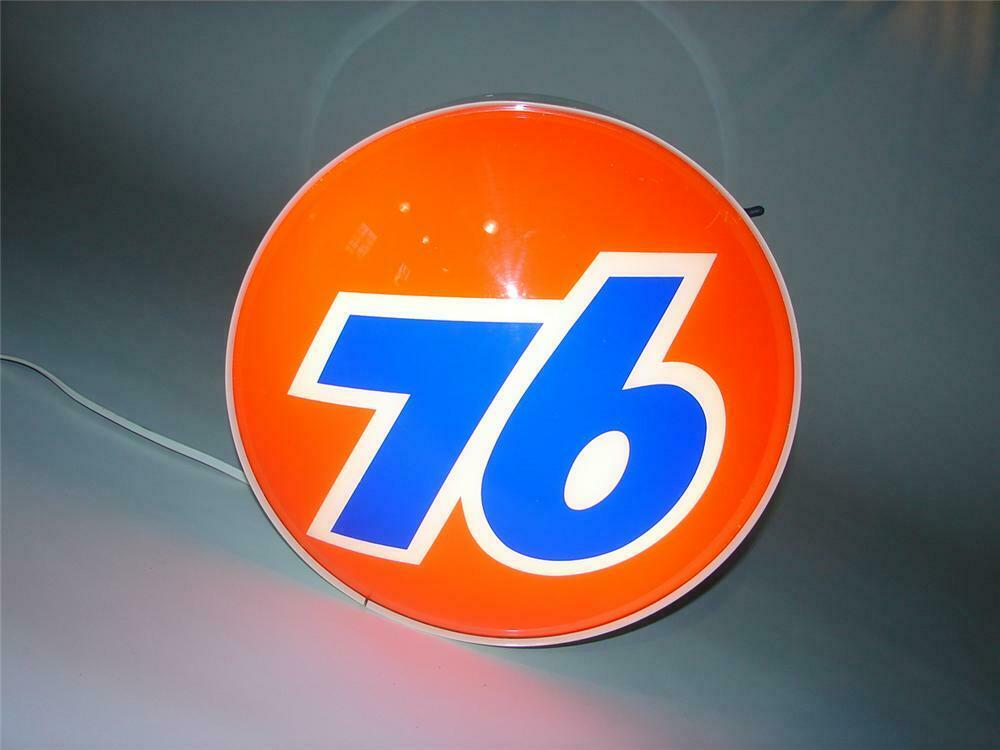 Neat 1960s Union 76 light-up three-dimensional service statio