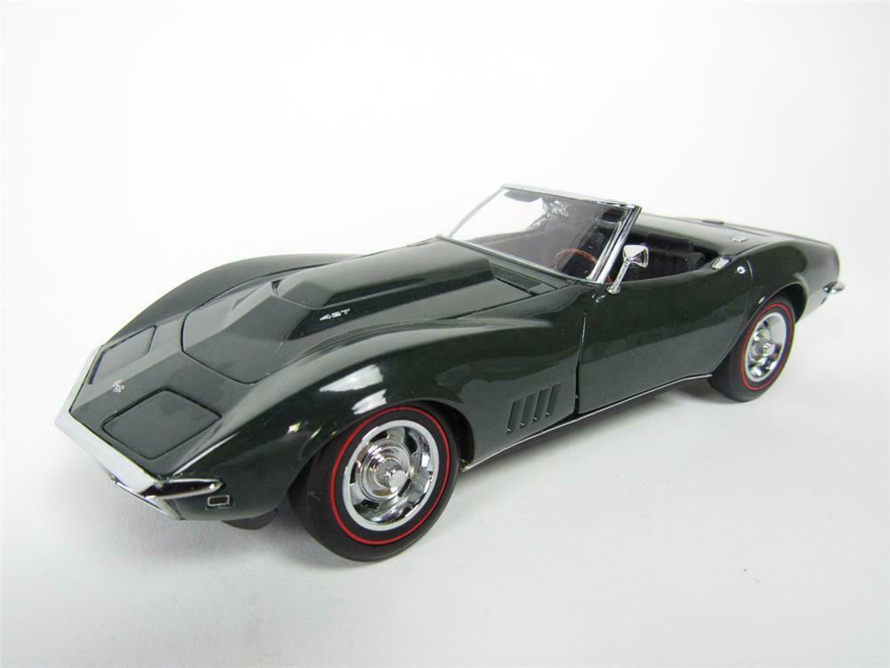 FRANKLIN MINT 1/24 1968 SILVER CHEVROLET CORVETTE W/ TOP AND DOCS VERY NICE 