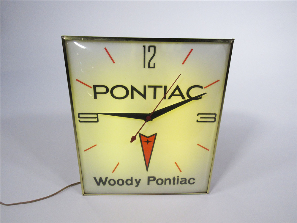 Pontiac Woody Pontiac light-up dealership clock.