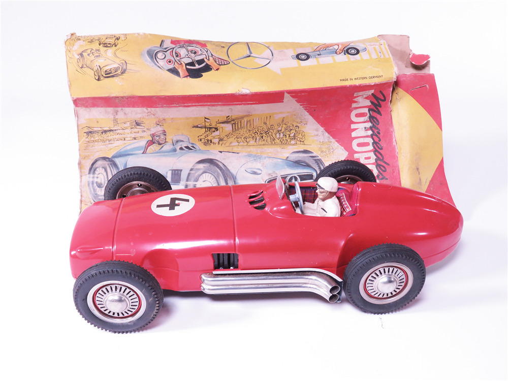 CRESCENT TOYS 1956 England Connaught 2 Litre Grand Prix Racing Car 1/43 #1287 EUR 99,99 - FR
