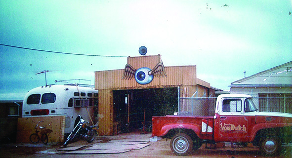 Von Dutch "Flying Eyeball Sign" - Rear 3/4 - 46279