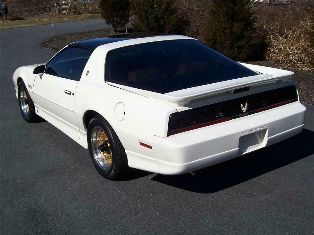 1989 PONTIAC TRANS AM 20TH ANNIVERSARY EDITION COUPE - Rear 3/4 - 101620