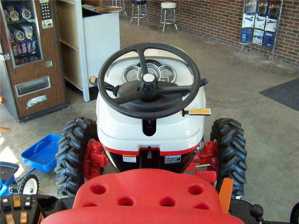 2009 NEW HOLLAND BOOMER 8N 4WHEEL DRIVE TRACTOR Interior 102973