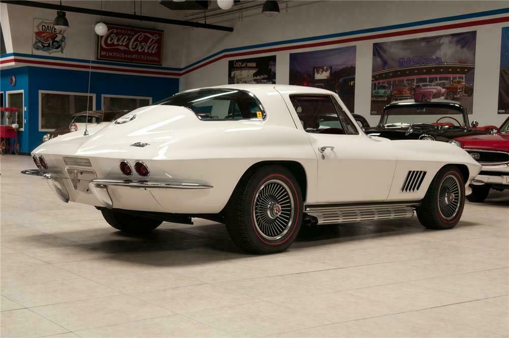 1967 CHEVROLET CORVETTE COUPE - Rear 3/4 - 108115