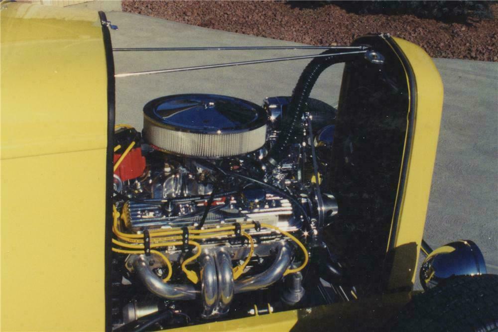 1932 FORD ROADSTER - Engine - 108173