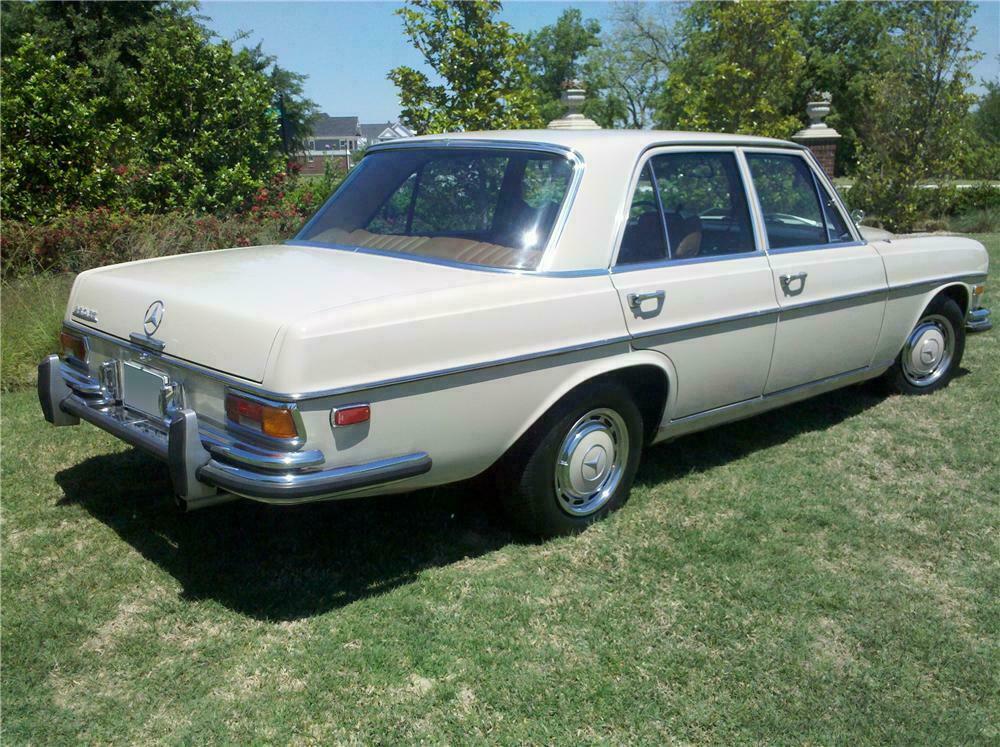 1970 MERCEDES-BENZ 280SE 4 DOOR SEDAN - Rear 3/4 - 108445