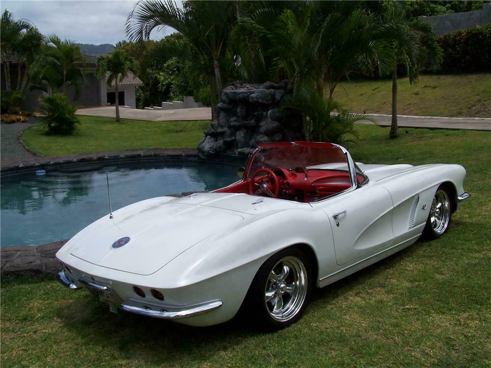 1962 CHEVROLET CORVETTE CUSTOM CONVERTIBLE - Rear 3/4 - 112565