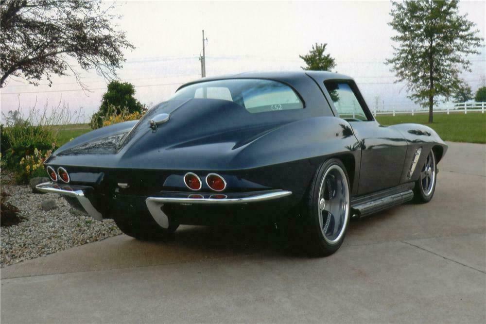1967 CHEVROLET CORVETTE CUSTOM COUPE - Rear 3/4 - 112566