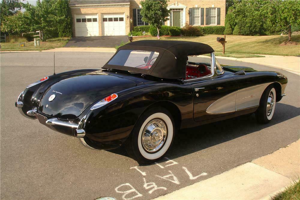 1957 CHEVROLET CORVETTE CONVERTIBLE - Rear 3/4 - 112592
