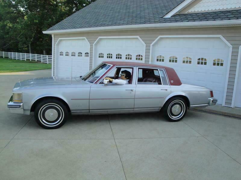 1976 CADILLAC SEVILLE 4 DOOR SEDAN "ELVIS PRESLEYS" - Side Profile - 112672